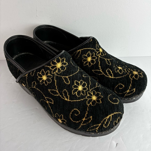 Dansko Black Floral Embroidered Tapestry Clogs, Sz 38 - Picture 3 of 9